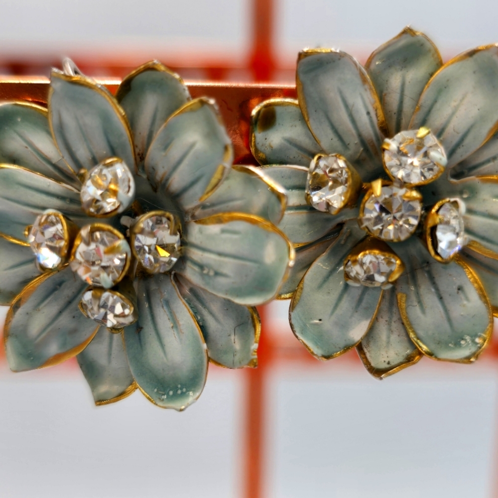 VINTAGE BLUE ENAMEL LARGE CHRYSANTHEMUM FLOWER CLIP AND RHINESTONE EARRINGS